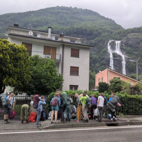 Pfingstausfahrt25_AnreiseMitOeffisMaterialauto